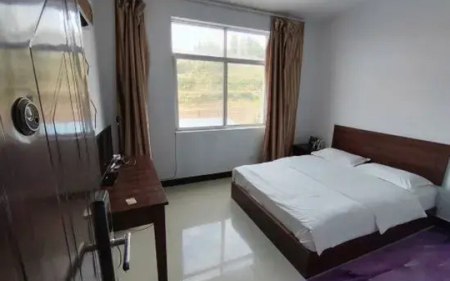Xiya Bay Hotel (Chuxiong taiyangli Park store)