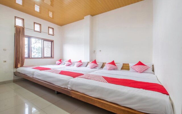 OYO 1869 Hotel Buah Sinuan