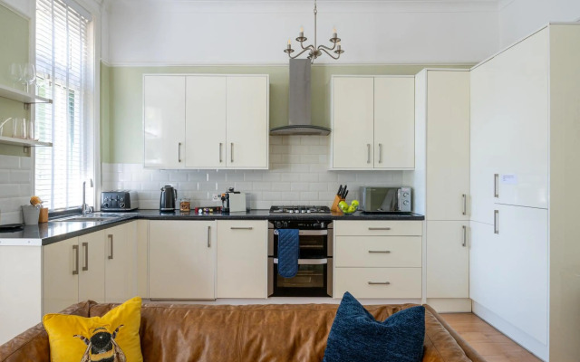 Entire 2 Bedroom Apartment In Central Cardiff