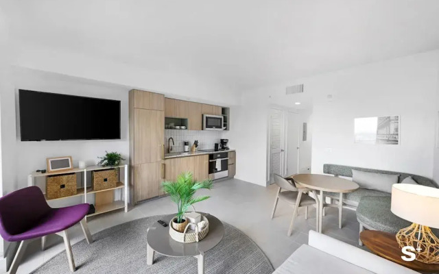 Elegant DTW Living 1BR with City Views