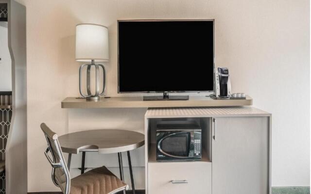Holiday Inn Roanoke Airport – Conference CTR by IHG