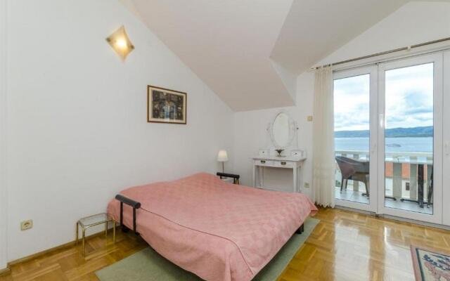 Mate 1 - 130 M From Sea - A1 Zeleni(2+2)