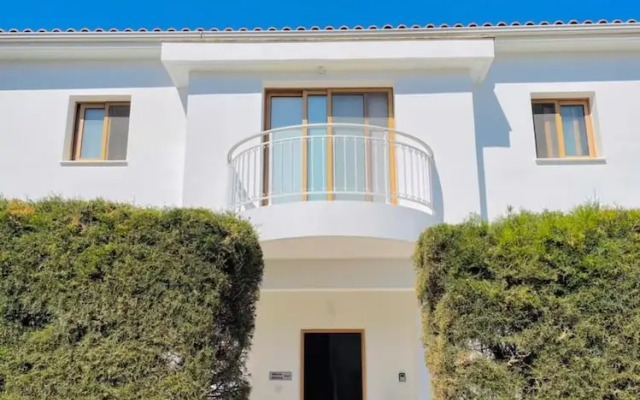 Spacious Luxury Private Sea View Villa