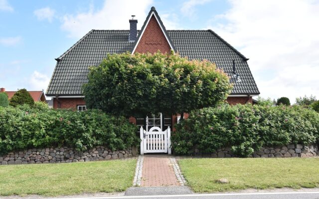 Cozy Holiday Home in Rakow near Beach