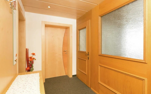 Apartment in Ski Paradise Near Trails