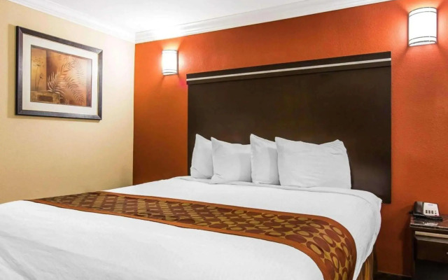 Rodeway Inn & Suites Corona