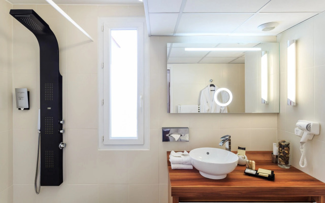 Gatsby Hotel & Restaurant by Happyculture