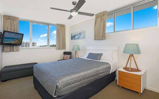 Elouera Tower Beachfront Apartments – Guest Rooms – Maroochydore