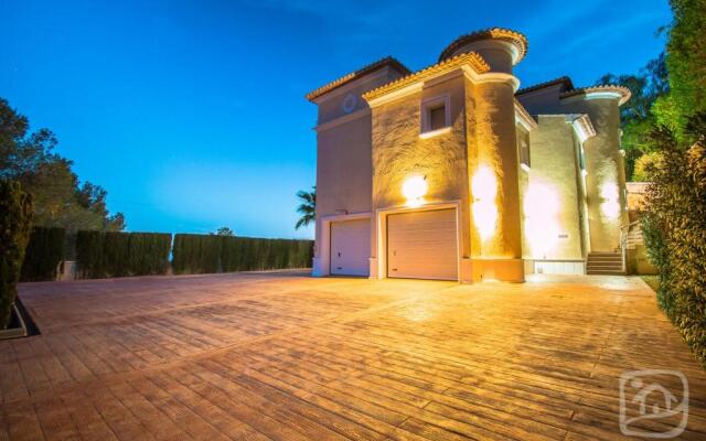 Abahana Villas Lou