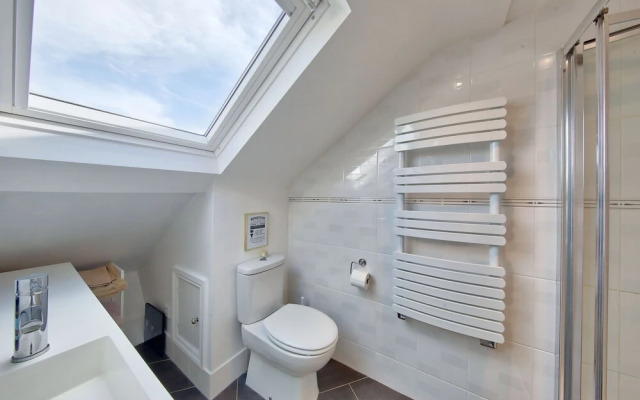 Family 4-bed House & Secluded Garden - Wimbledon