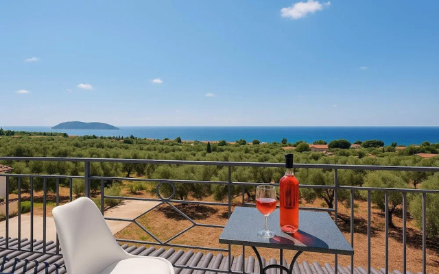 Serenity and Views - Beachside Escape
