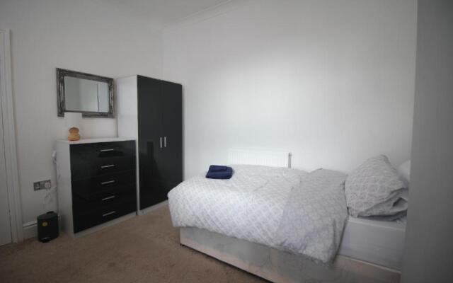 Henthorne Choice - Large Property - Close to Town Centre