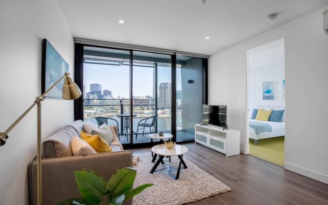 87 Docklands 2BD 2BTH Waterside with Carpark