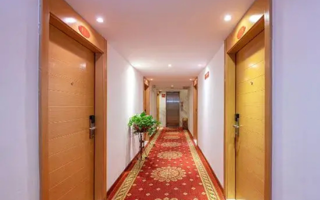 Red Lantern Traders Hotel