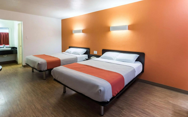 Motel 6 Stephenville, TX