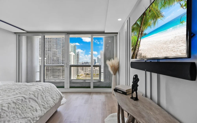 Edgy and Modern Condo on the Bay