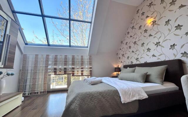 City center , studio apartment , 5 min to the sea