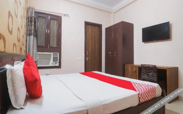 OYO 81499 Second Home Residency