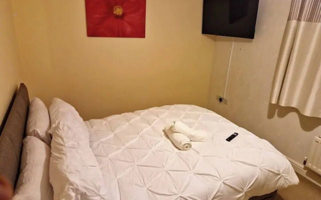 Family-friendly 3BR - Parking, London Access