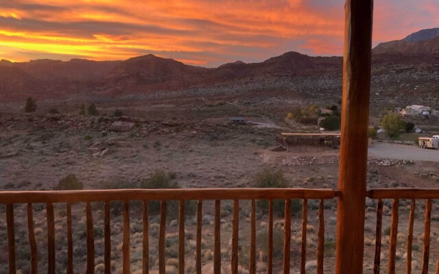 Stunning Adobe Home Overlooking Silver Reef