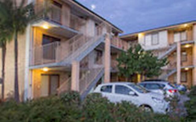 Burswood Lodge Motel Apartments