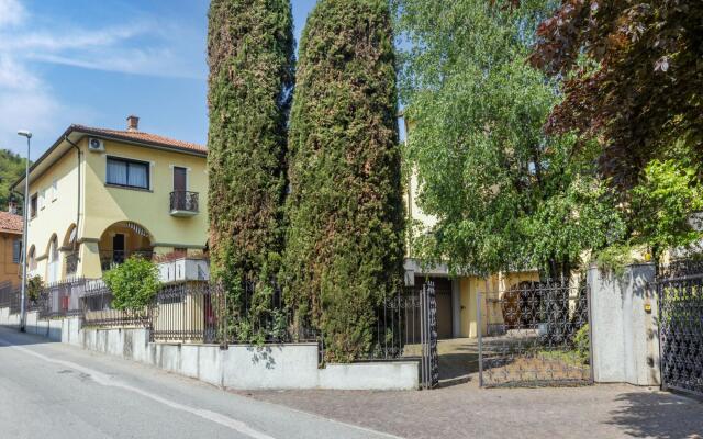 Snug apartment in Lesa with balcony