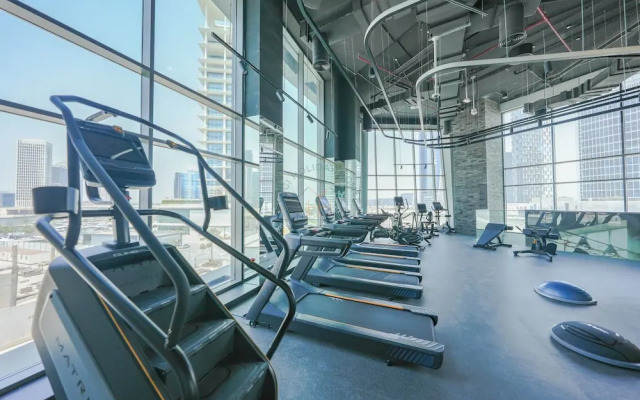 Urban Skyline City Comfort Studio