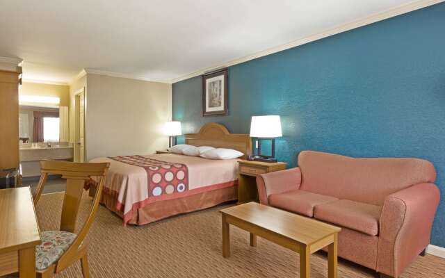 Super 8 by Wyndham Covington