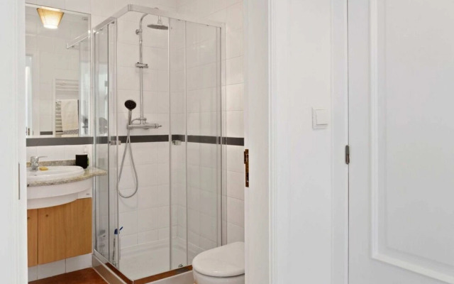 Luxury Golf Villa for 10 w Private Garden & Pool
