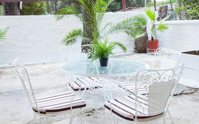 Sunny and Minimal apt in Glyfada With 3 Bdrm