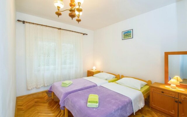 Stunning Apartment in Dugi Rat With 2 Bedrooms and Wifi