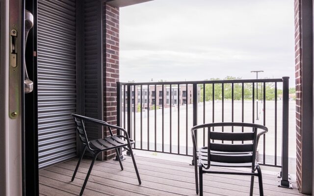 Urban Apartments with Parking Pool Balcony