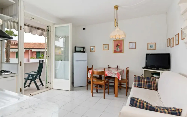 Vibrant Holiday Home in Lazise with Swimming Pool near Lake