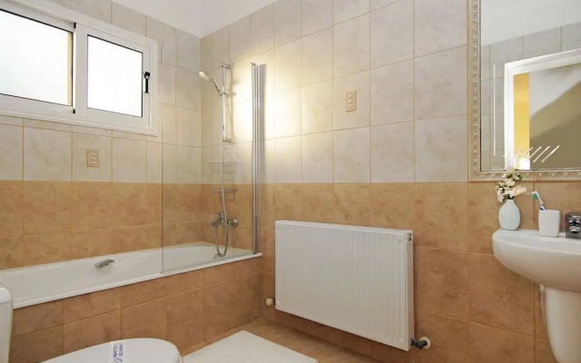 Cleopatra Paralimni in Paralimni