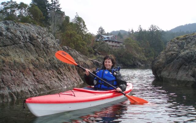 Arbutus Cove Guesthouse