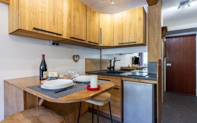 Rond Point des Pistes 28401