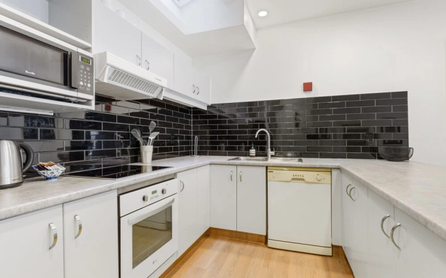CBD Spacious 3 Storey Terrace House