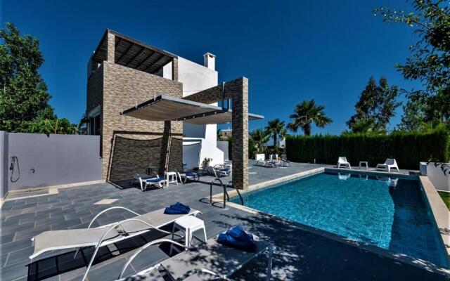 Xenos Villa 1 With Private Swimming Pool Near The Sea