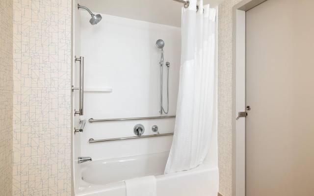 Holiday Inn Express & Suites Boston - Cambridge by IHG