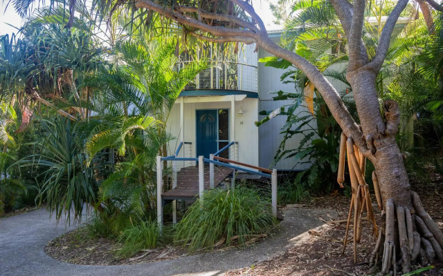 Surf Gums + Sleeps 8 + Pet Friendly + Ocean Views