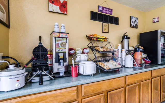 Econo Lodge Winfield