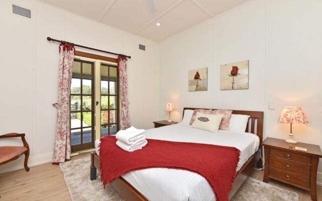 Brokenback Vineyard Cottage