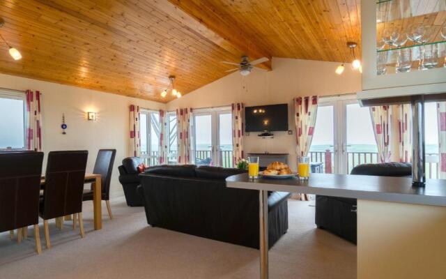 Whitsand Bay Lodge