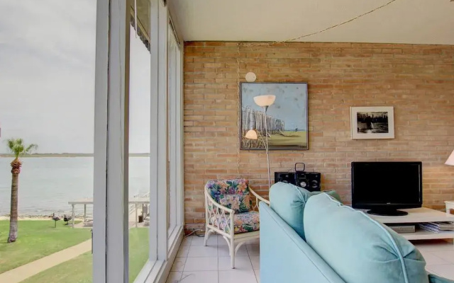 Channelview 204
