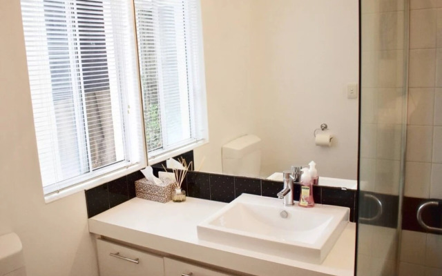 Spacious Home In Mount Hawthorn Next To Lake Monger