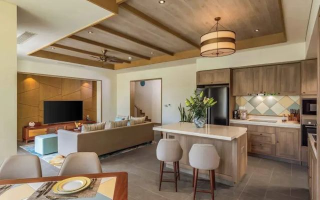Luxe 3BR Villa: Private Pool & Resort Perks!