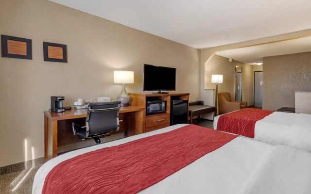 Comfort Inn & Suites Hays I-70