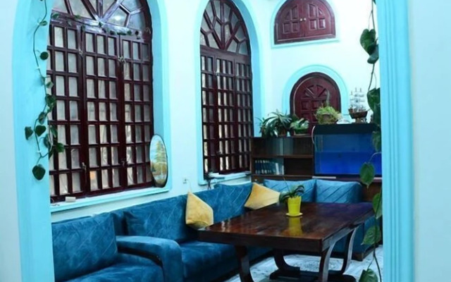 Flora Hostel