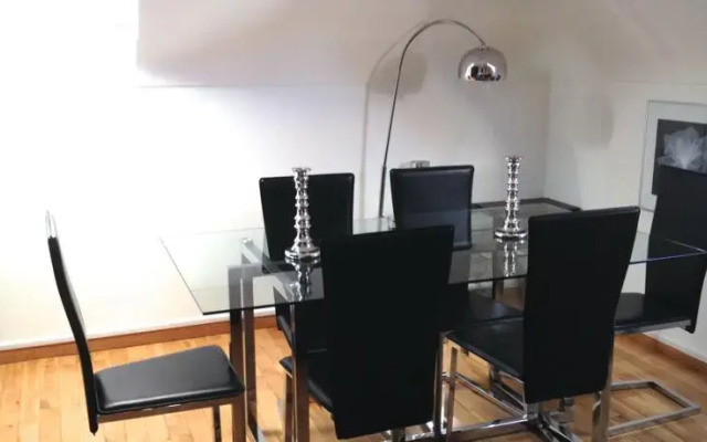 Numer 3 , Flat 12 Lorne Park Road