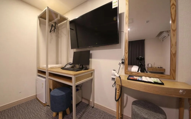 Brown Dot Hotel Yeonsan